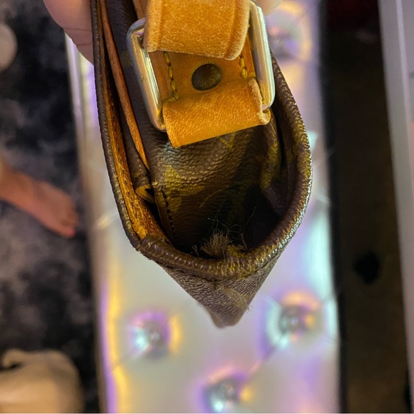 Louis Vuitton monogram canvas crossbody bag - Picture 8 of 8